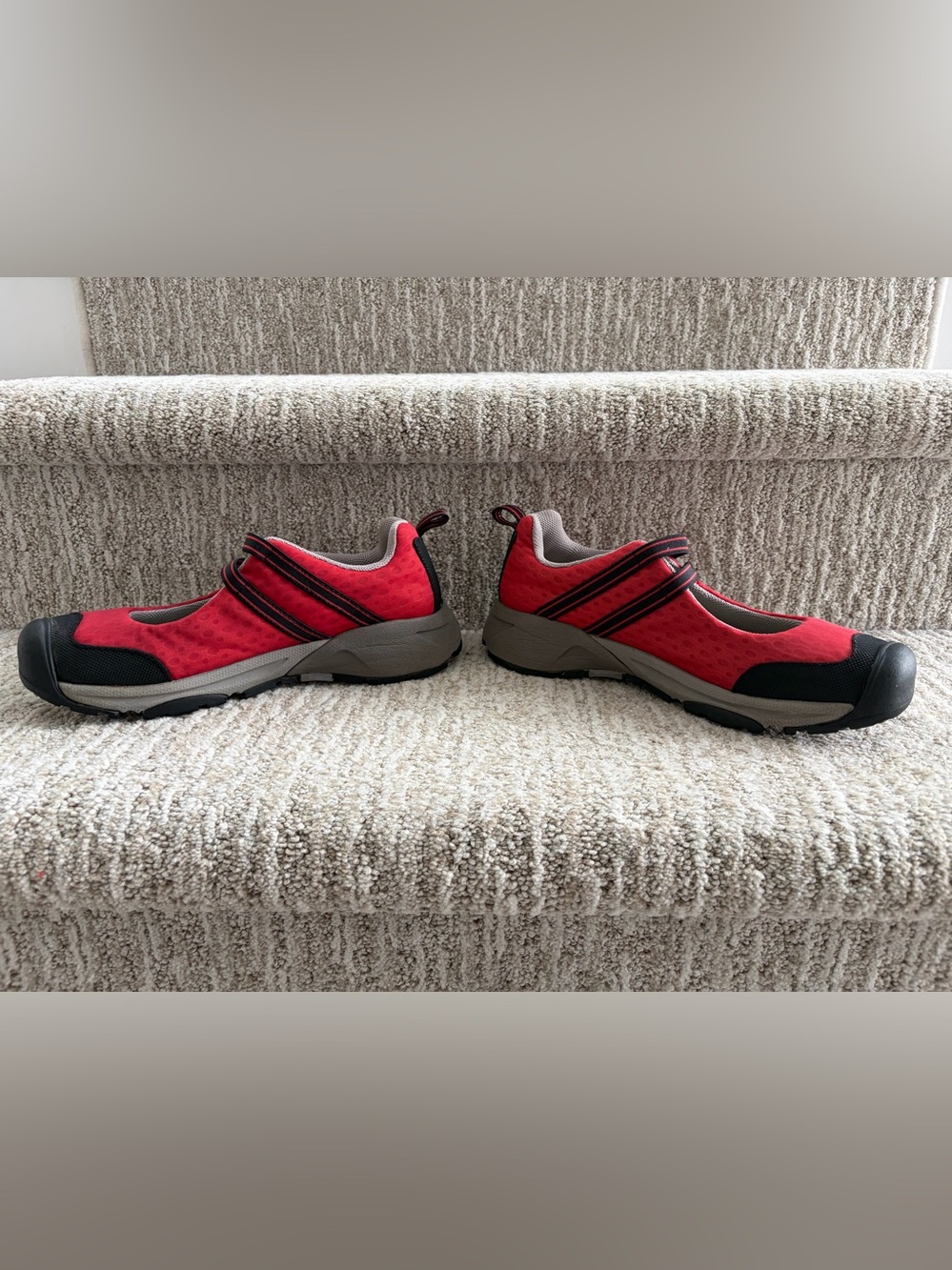 Keen Malibu Mary Jane waterproof trail shoes. Women’s size 9. - Picture 2 of 10